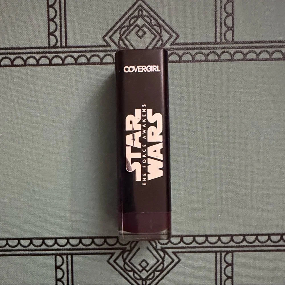 CoverGirl Star Wars Limited Edition Colorlicious Lipstick No. 50 Purple NEW